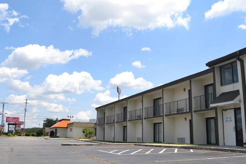 Super 8 By Wyndham Rocky Mount I-95 Exit 145 Hotel Battleboro Kültér fotó
